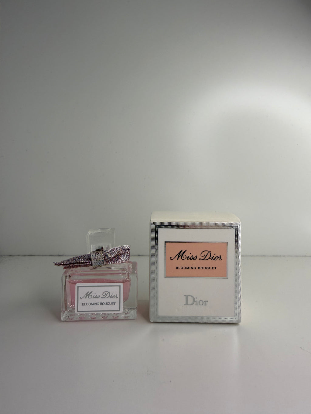 Dior Miss Dior Eau de Parfum Mini – 5ml (0.17 fl oz)